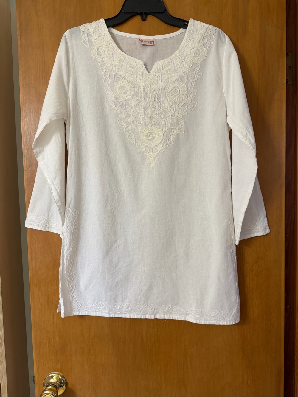 Women's Embroidered White Kurta Tunic by Viva